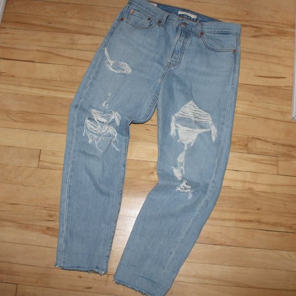 SOLD - LEVI'S Wedgie icon Raw Hem Cropped Jeans - Picture 5 of 9